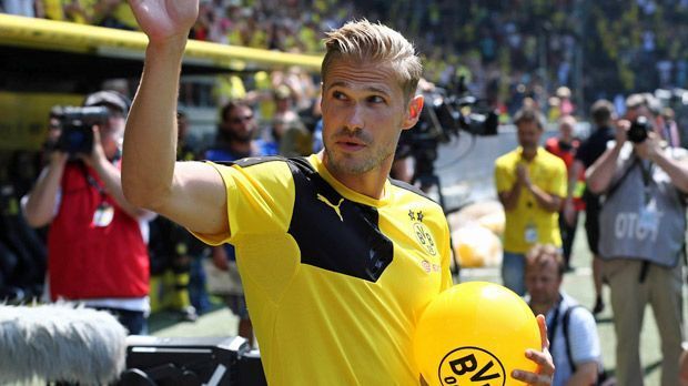 
                <strong>Verlierer: Oliver Kirch</strong><br>
                Verlierer: Oliver Kirch. Auch der Routinier wurde nicht für die Europa-League-Quali nominiert, auch beim ihm stehen die Zeichen auf Abschied.
              