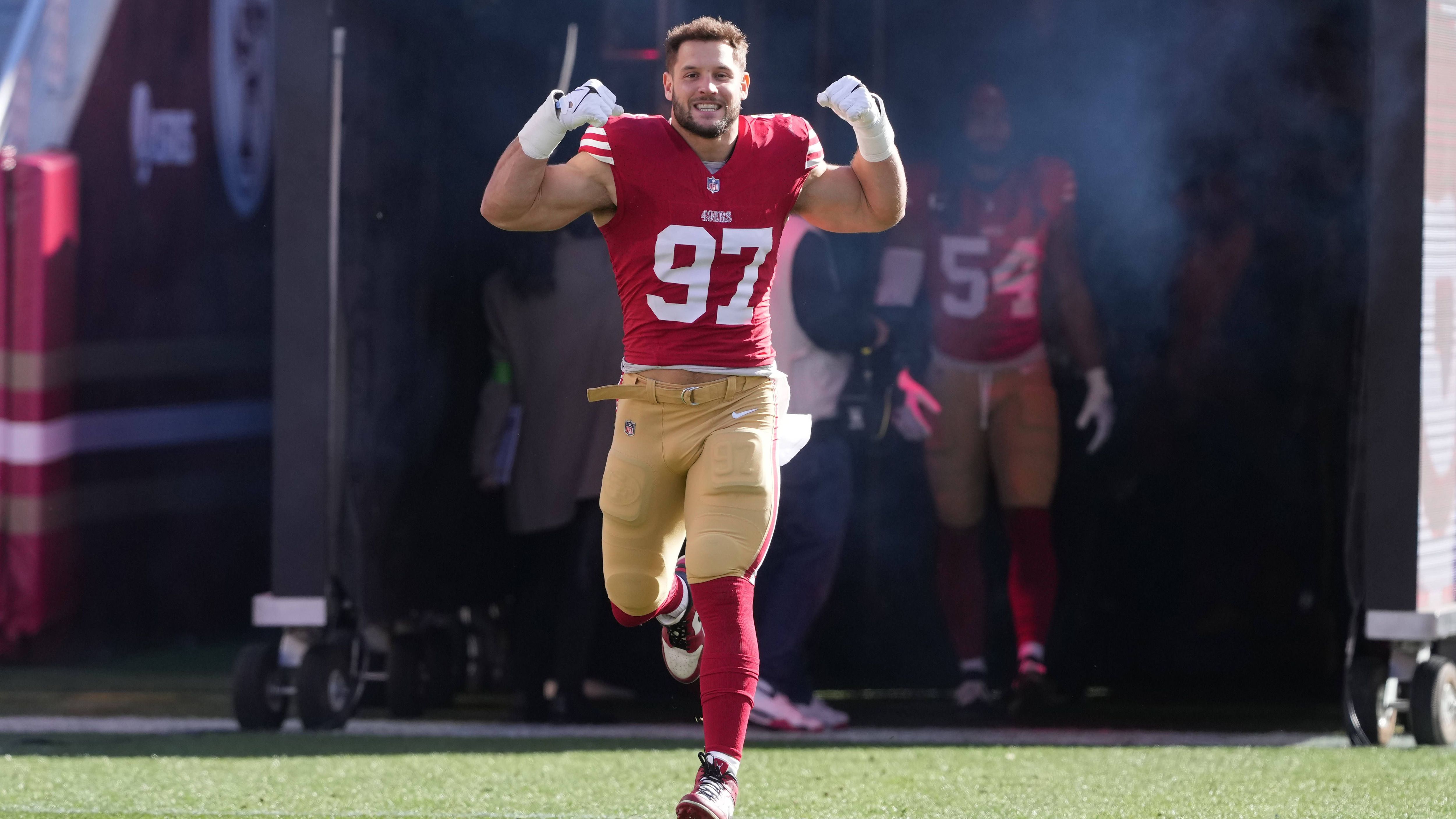 <strong>San Francisco 49ers: Nick Bosa</strong><br>Der Pass Rusher gehörte schon in Super Bowl LIV nach seiner Rookie-Saison zu den besten Verteidigern auf dem Feld. Auch in dieser Saison kommt am Defensive End der Niners, der mittlerweile zu den bestbezahlten Verteidigern der NFL zählt, so schnell keiner vorbei.