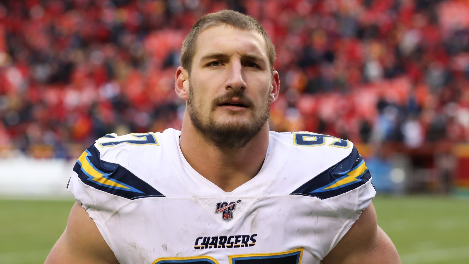 
                <strong>Platz 2: Joey Bosa (Defensive End, Los Angeles Chargers)</strong><br>
                Total Cash: 43.000.000 Dollar -Vertrag bis nach der Saison 2025
              