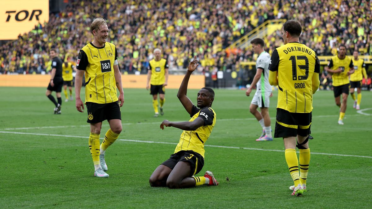 Borussia Dortmund v VfL Wolfsburg - Bundesliga