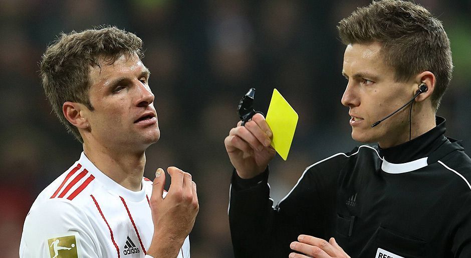 
                <strong>Thomas Müller</strong><br>
                Als Ersatz für den angeschlagenen Robert Lewandowski musste Müller mal wieder auf der Mittelstürmer-Position ran - und zeigte einmal mehr, dass er dort nicht seine ganz große Stärke hat. Als Abnehmer für die vielen weiten Bälle erwies sich der Weltmeister als eher ungeeignet. Es dauert bis zur 56. Minute, ehe Müller einen ersten Torabschluss verzeichnen konnte. ran-Note: 4
              