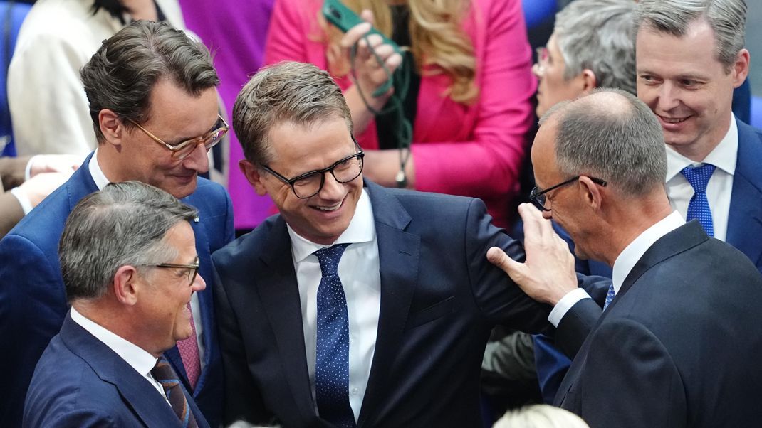 CDU-Generalsekretär Carsten Linnemann ist froh, dass die Wahl von Parteichef Friedrich Merz zum Bundeskanzler doch noch geglückt ist.