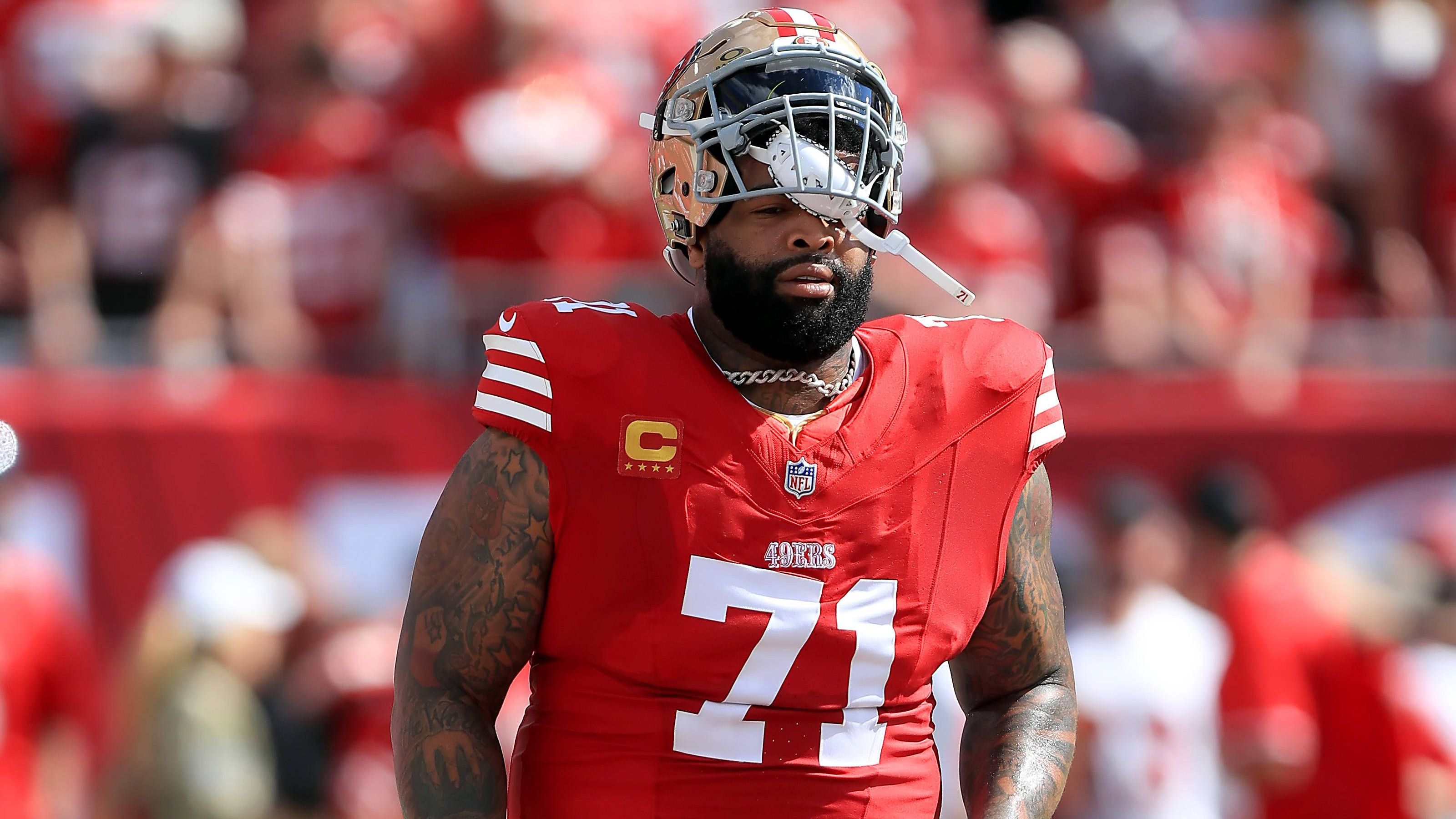 <strong>Trent Williams (San Francisco 49ers)</strong><br>Der Offensive Tackle wird 37 Jahre alt. "Ich würde gerne spielen, bis ich 40 bin", sagte Williams jüngst. Eine starke Ansage. Doch seine Leistungen geben das her. Er ist immer noch einer der besten Left Tackles der Liga. Jedoch bremste ihn eine Knöchelverletzung in der vergangenen Saison aus. Wenn sich das wiederholt, ist alles möglich. Auch ein früheres Ende.
