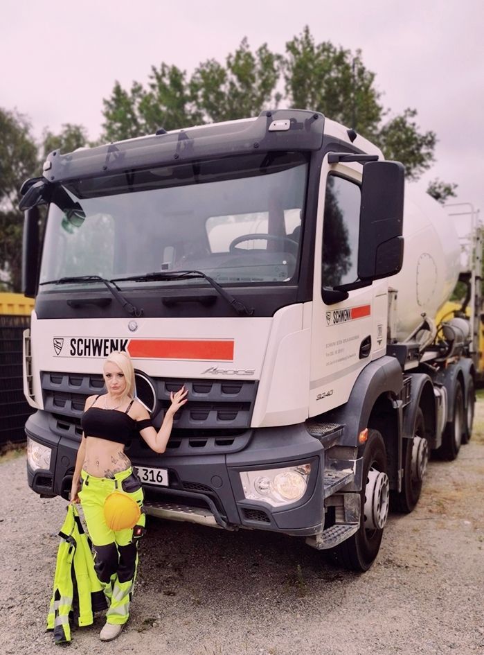 "Trucker Babe" Sarah und ihr schwerer Laster.
