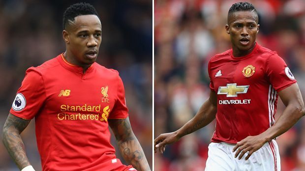 
                <strong>Nathaniel Clyne vs. Antonio Valencia</strong><br>
                Nathaniel Clyne vs. Antonio Valencia: Rechts in der Viererkette hat Liverpool mit dem Engländer Clyne einen defensiv soliden Mann aufzubieten. Die Gäste bringen mit dem Ecuadorianer Valencia einen gelernten Offensivmann, der umgeschult wurde und mittlerweile durchaus passabel agiert. Auf dieser Position hat keines der Teams auf dem Papier einen Vorteil. Punkt für beide. 1:2.
              