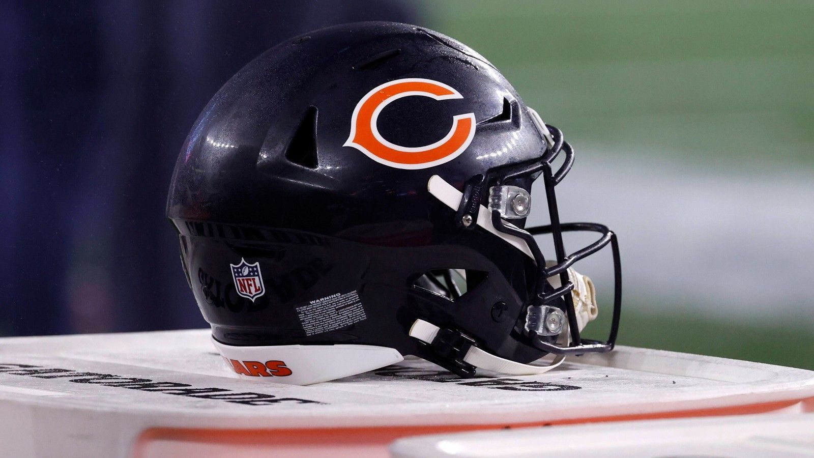 
                <strong>Was machen die Bears mit ihrem ersten Pick?</strong><br>
                Während mit dem ersten Auswahlrecht zumeist Quarterbacks ausgesucht werden, sieht es ein paar Positionen weiter hinten schon ganz anders aus. Wofür aber werden die Bears ihren ersten Pick verwenden? Welche Optionen bieten sich ihnen nach der Abgabe des Nummer-1-Picks? ran zeigt die Möglichkeiten.
              