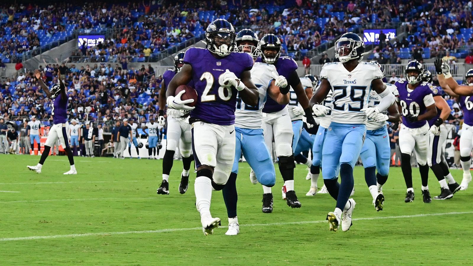 
                <strong>Tennessee Titans vs. Baltimore Ravens in London</strong><br>
                Die englischen NFL-Fans dürfen sich am 15. Oktober auch noch auf die Baltimore Ravens freuen, die mit Rekordmann Lamar Jackson am 6. Spieltag gegen die Tennessee Titans im Tottenham Hotspur Stadium antreten.
              