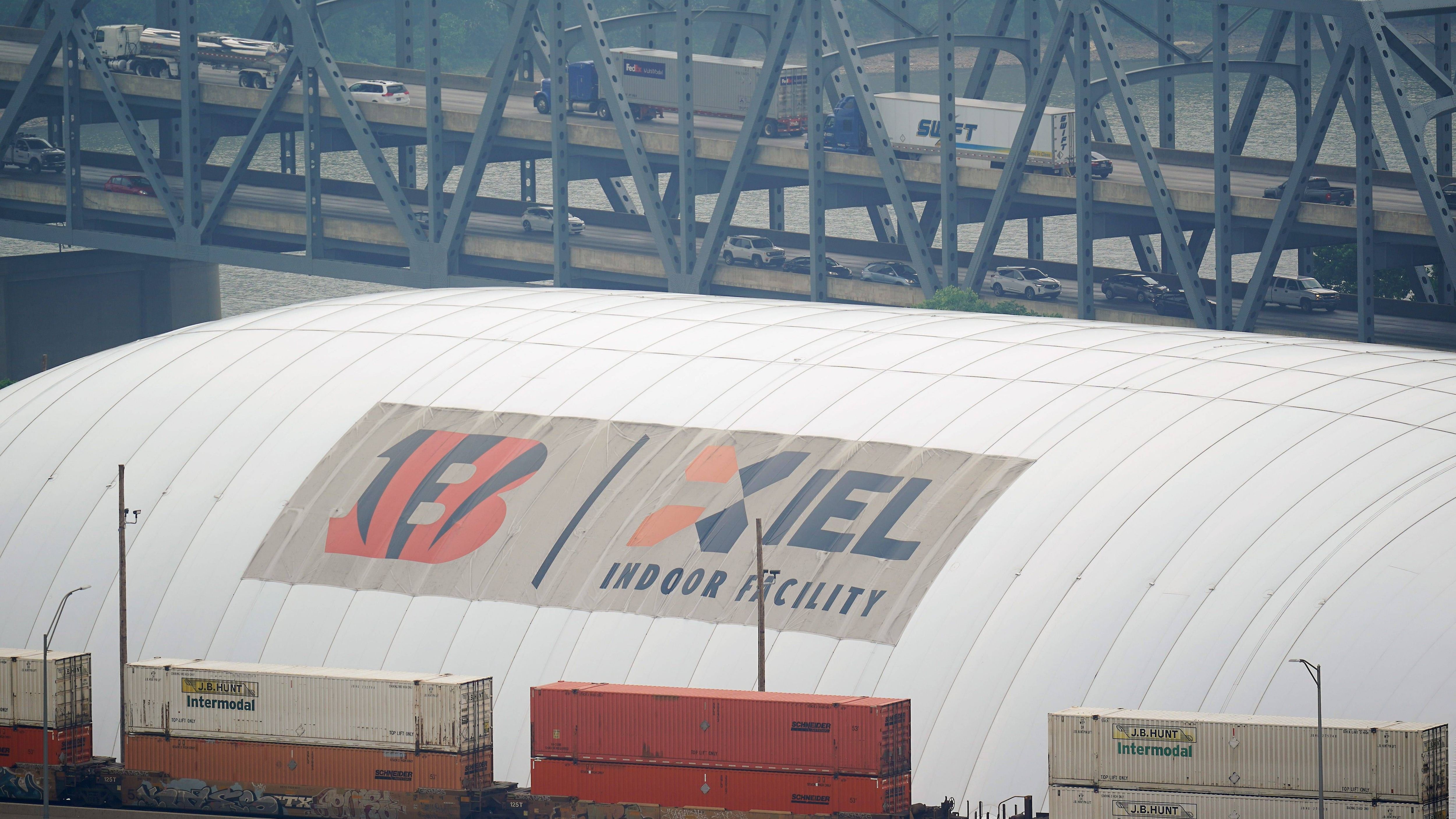 <strong>Cincinnati Bengals</strong> <br>Indoor Practice Facility<br><em>Baukosten: 134 Millionen US-Dollar (2023)</em>