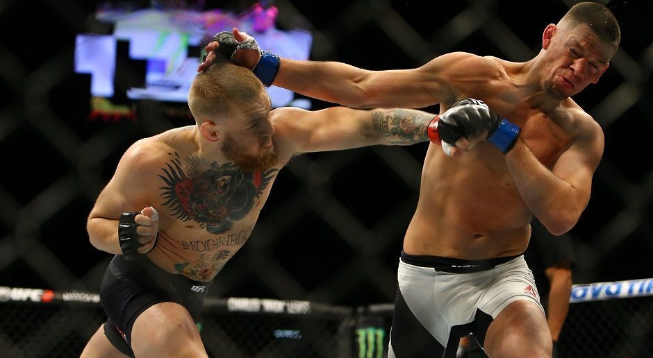 
                <strong>Conor McGregor vs. Nate Diaz, UFC 196, 05.03.2016</strong><br>
                Größenwahnsinnig sagen die einen, mutig die anderen. McGregor wechselte bei UFC 196 zwei Gewichtsklassen nach oben, traf im Weltergewicht auf Nate Diaz - und der "Bad Boy" zwang ihn in der zweiten Runde mit einem Rear Naked Choke zur Aufgabe. Das war seine erste und einzige Niederlage im Octagon.
              