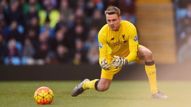 
                <strong>Simon Mignolet</strong><br>
                Simon Mignolet: So verrückt es auch klingen mag - der Keeper verlängerte erst vor Kurzem seinen Vertrag bis 2021 und doch soll er auf der Abschuss-Liste stehen. Seit Monaten werden immer wieder Stimmen laut, Klopp sei mit seiner Nummer eins im Tor unzufrieden. Mignolet leistet sich viele Fehler und strahlt nicht die entscheidende Sicherheit aus. Deutsche Torhüter wie Marc-Andre ter Stegen, Bernd Leno oder Loris Karius wurden deshalb bereits als Nachfolger gehandelt. 
              