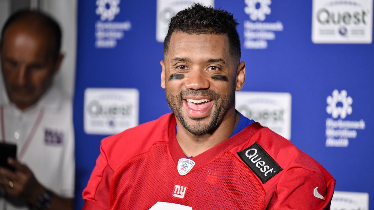 NFL, American Football Herren, USA New York Giants Minicamp Jun 17, 2025; East Rutherford, NJ, USA; New York Giants quarterback Russell Wilson (3) speaks at a press conference, PK, Pressekonferenz ...