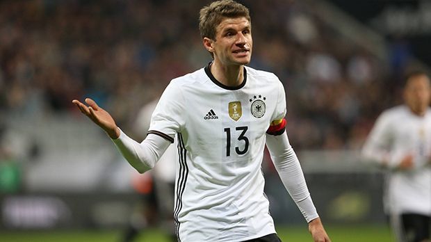 
                <strong>Platz 2: Thomas Müller</strong><br>
                Platz 2: Thomas Müller. Im Marketing-Ranking steht nur ein Spieler vor Thomas Müller. Dennoch gilt der 26-Jährige als die Identifikationsfigur der Nationalelf. Wegen seiner bodenständigen und humorvollen Art genießt er besondere Sympathie.
              