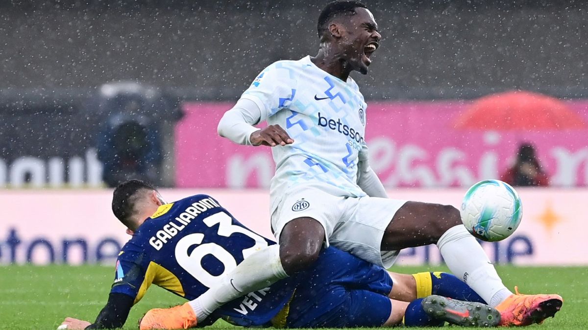 Viel Rohkost in Verona: Gagliardini (l.) gegen Bonny