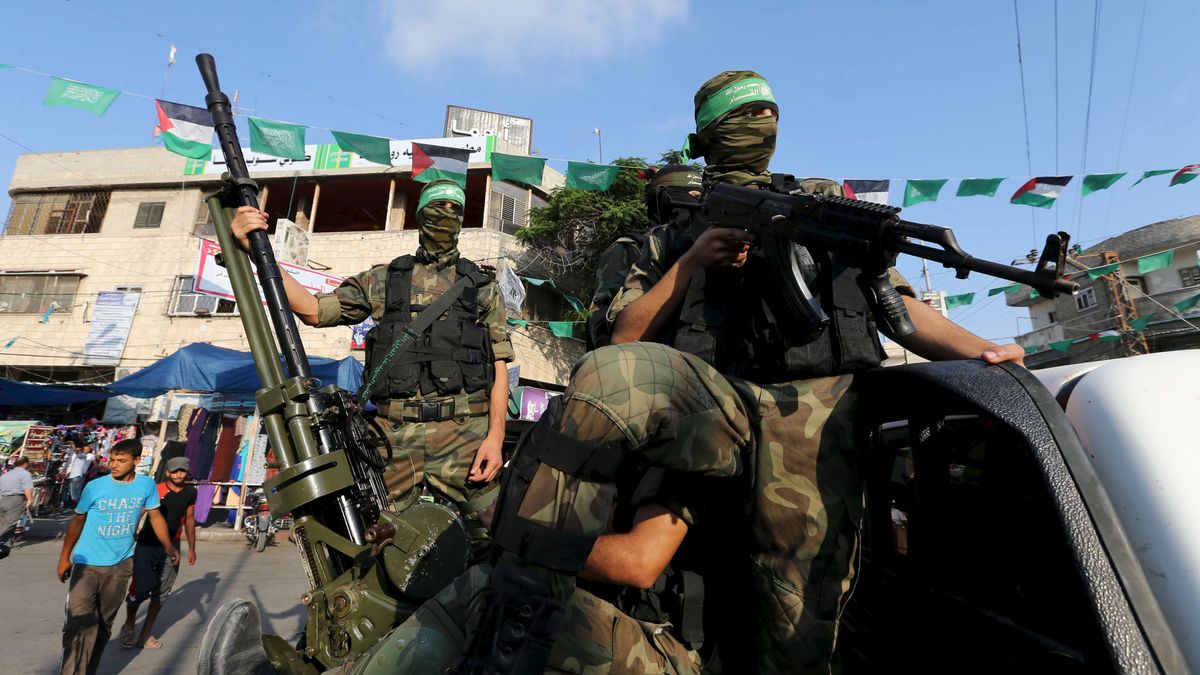 Mitglieder der al-Qassam-Brigaden, des bewaffneten Flügels der Hamas-Bewegung, nehmen an einer Militär-Parade im Gazastreifen teil. (Archiv)