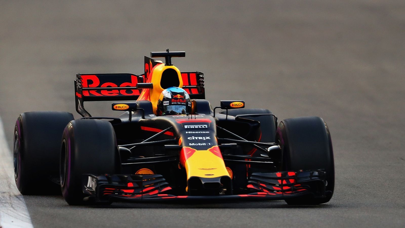 
                <strong>Red Bull RB14 (2018)</strong><br>
                Motor: Renault TAG HeuerSiege: 4Punkte: 419WM-Rang: 3.Fahrer: Max Verstappen & Daniel Ricciardo
              