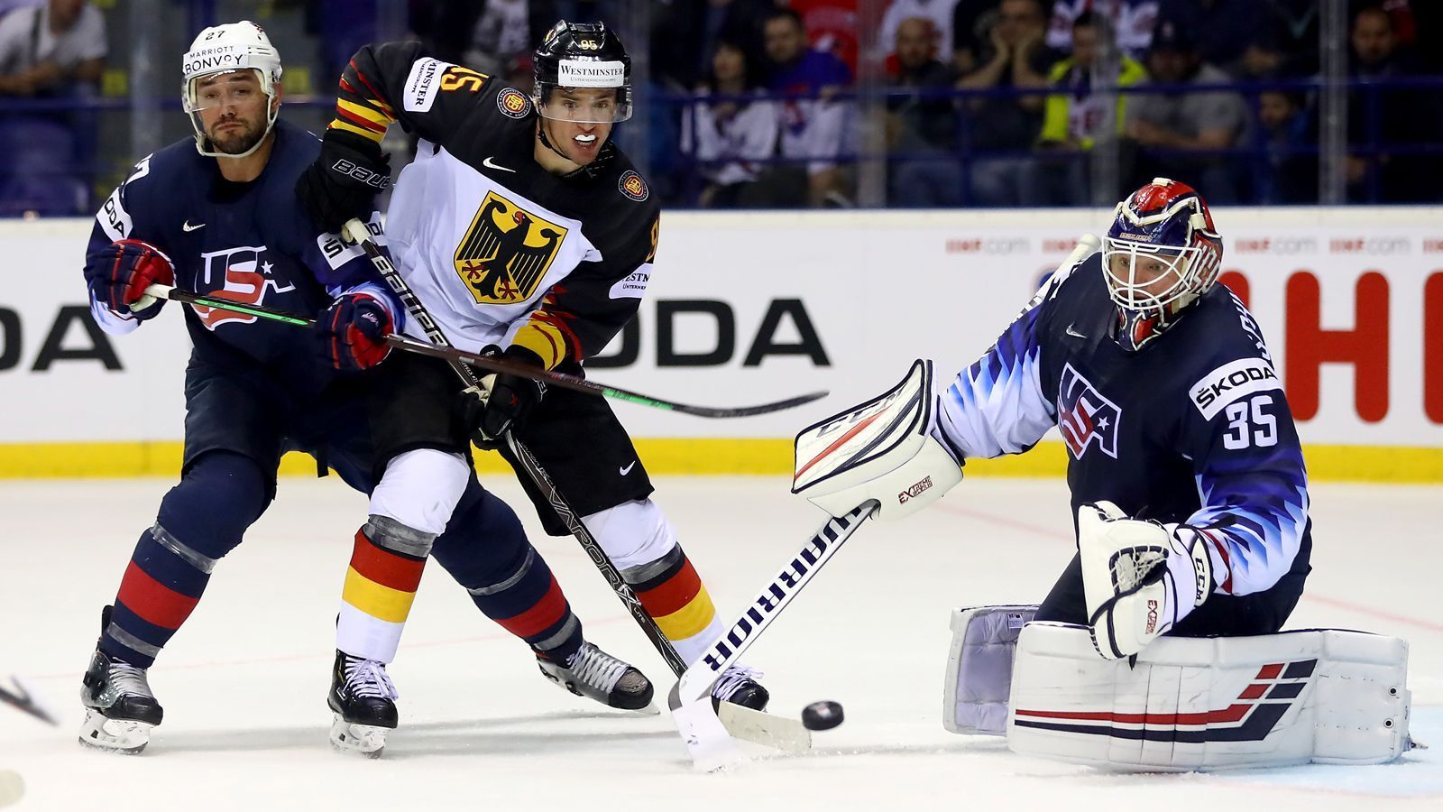 
                <strong>ran-Favoritencheck zur Eishockey-WM: Deutschlands große Chance</strong><br>
                Nach einem Jahr Pause aufgrund der Corona-Pandemie startet am Freitag die Eishockey-WM in Riga. Das 16-Nationen-Turnier findet in einer Bubble statt - und dadurch wachsen die Chancen der deutschen Nationalmannschaft. Denn die großen Nationen wie Kanada, Russland und Schweden verzichten bzw. müssen auf die großen Stars verzichten, die es nicht in die NHL-Playoffs geschafft haben.
              