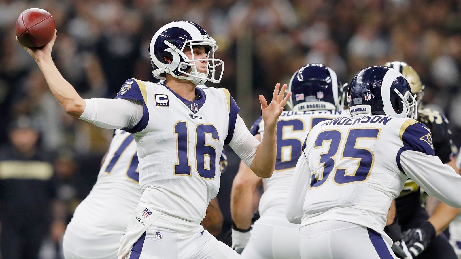 
                <strong>Erzielte Punkte pro Spiel - Vorteil Rams</strong><br>
                Die Rams konnten sich in der gesamten Saison auf ihre Offensivmaschine verlassen. 32,4 Punkte erzielten Jared Goff und Co. im Schnitt pro Partie. Die Patriots können mit 28,6 Punkten pro Spiel nicht ganz mithalten. Dafür erzielten Tom Brady und Co. in der Postseason bisher mehr Punkte (78) als L.A. (56).
              