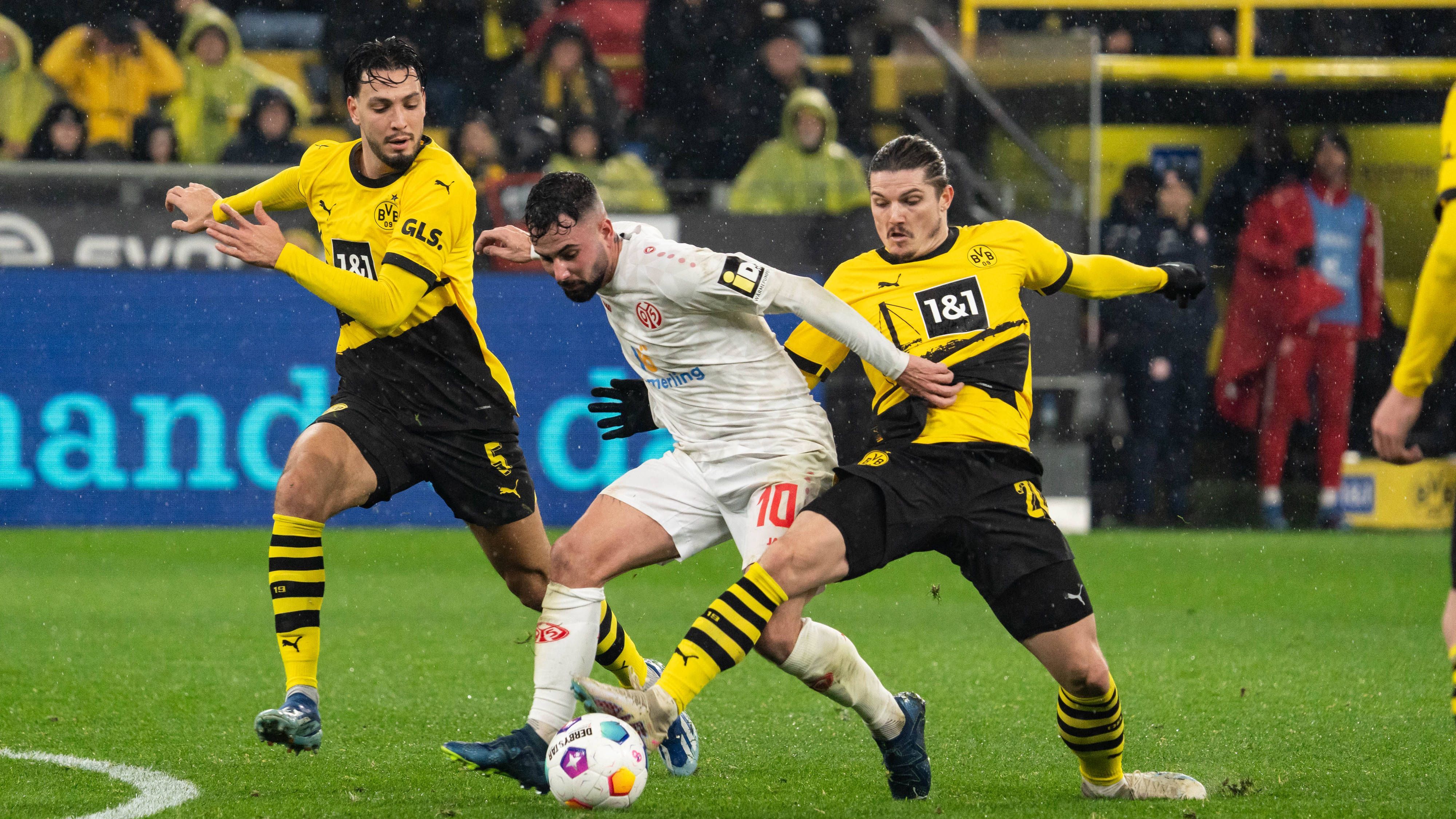 <strong>Marco Richter (FSV Mainz 05)</strong><br>Versucht es in der 42. Minute mal sehenswert aus der Distanz, doch Kobel hält. Sonst mit Möglichkeiten, das Offensivspiel anzukurbeln, die er aber fast alle liegen lässt. In den zweiten 45 Minuten verbessert. Geht in der 70. Minute runter. <strong><em>ran</em>-Note: 4</strong>