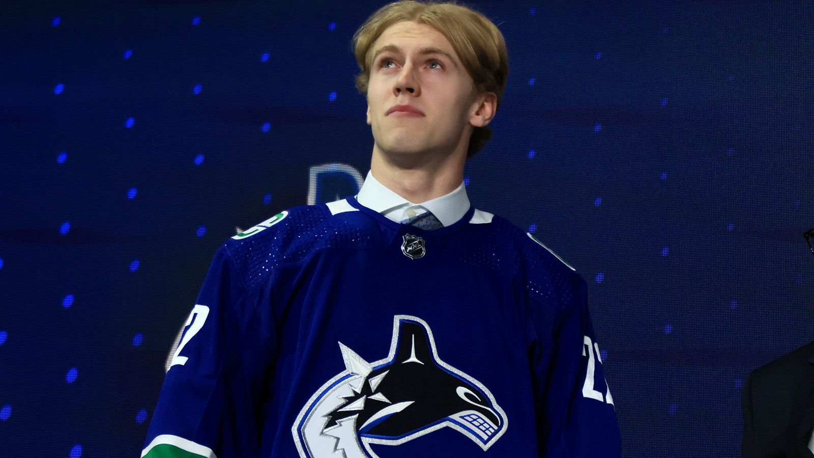 
                <strong>15. Pick - Vancouver Canucks: Jonathan Lekkerimäki</strong><br>
                &#x2022; Position: Rechter Flügel<br>&#x2022; Nationalität: Schweden<br>&#x2022; Klub: Djurgardens IF (Schweden)<br>
              