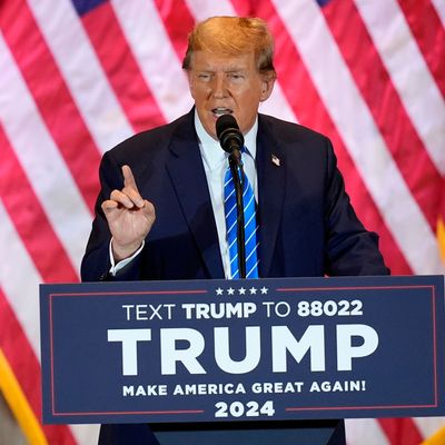 Donald Trump, ehemaliger US-Präsident und Bewerber um die Präsidentschaftskandidatur der Republikaner, spricht über den Ukraine-Krieg. 