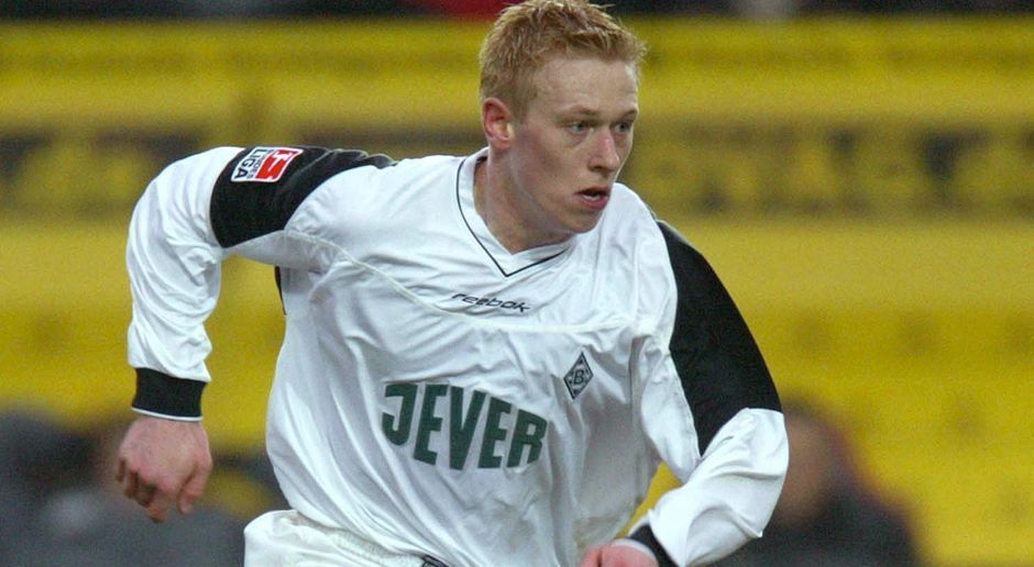 
                <strong>Sturm: Mikael Forssell (Borussia Mönchengladbach)</strong><br>
                Der Finne kann nicht viel, außer Tore. Immerhin. Was muss ein Stürmer auch sonst noch können? Das ist vor allem viel mehr, als die meisten anderen drauf haben (fragt mal bei Luuk de Jong nach...). Unser taktischer Ratschlag an Forssell vor jedem Spiel: Mach' das Ding, Miklu. 
              