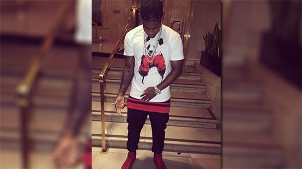 
                <strong>Aaron Williams (Buffalo Bills)</strong><br>
                Aaron Williams (Buffalo Bills). Im stylishen Hip-Hop-Outfit zeigt sich Aaron Williams, Strong Safety der Buffalo Bills. Wenn das Outfit schon nicht besonders auffällig ist, müssen es bei den NFL-Stars zumindest die Schuhe sein.
              