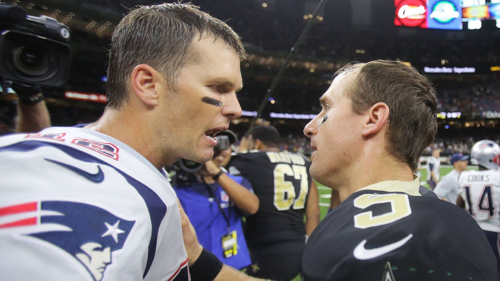 
                <strong>New England Patriots – New Orleans Saints: Duell der Quarterback-Legenden</strong><br>
                Oder wäre ein Duell zweier Quarterback-Legenden vielleicht spannender? Tom Brady gewann mit den New England Patriots bereits fünf Mal den Super Bowl. Drew Brees holte mit den New Orleans Saints zwar "nur" einen Super Bowl, warf dafür aber die meisten Passing-Yards in der Geschichte der NFL. Beide sind schon jetzt Legenden. Vielleicht bietet der Super Bowl die letzte Gelegenheit, diese beiden Top-Stars noch einmal gegeneinander auf dem Feld zu sehen.
              