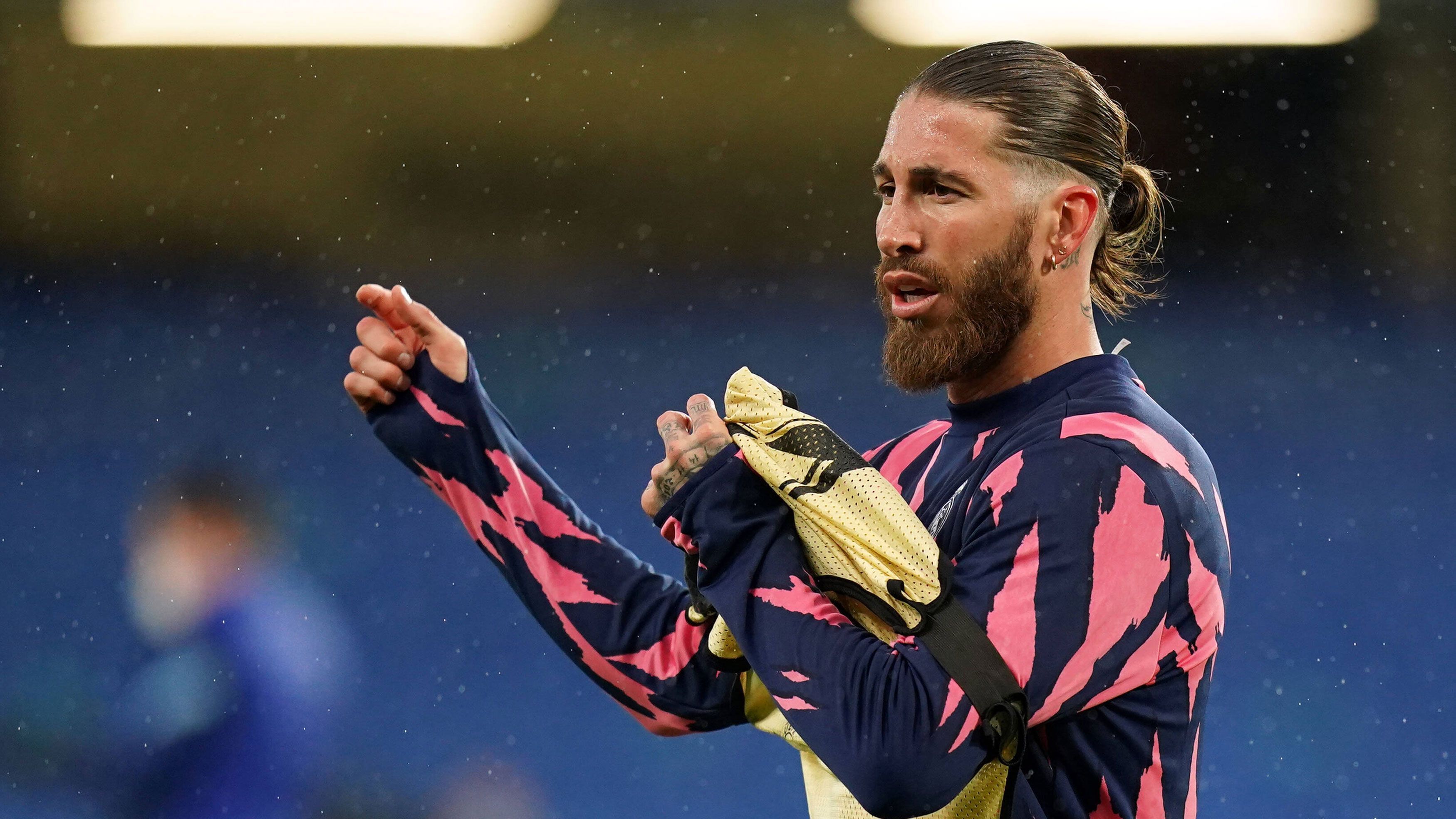 
                <strong>Sergio Ramos (Abwehr)</strong><br>
                Jahresgehalt: 15 Millionen Euro.
              