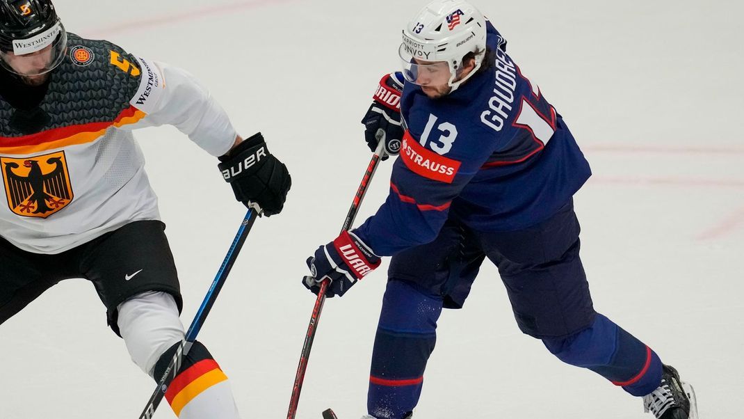 Johnny Gaudreau (r)