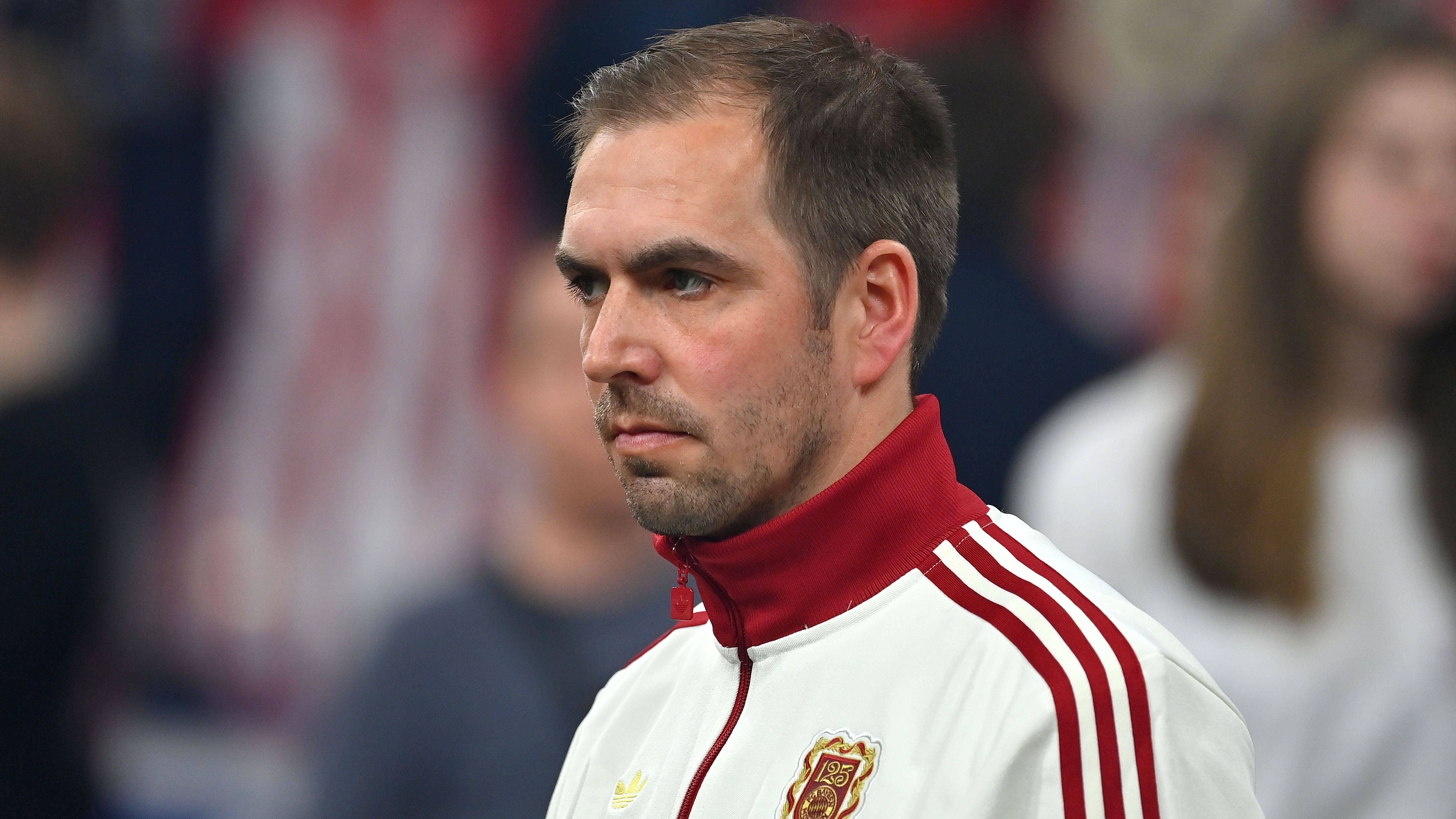 <strong>7. Phillip Lahm (42) mit 22 Titeln<br></strong><strong>Gewonnene Titel:</strong> 1x Weltmeister (2014); 1x Champions-League-Sieger (2013); 8x Deutscher Meister (2006, 2008, 2010, 2013, 2014, 2015, 2016, 2017); 6x Deutscher Pokalsieger (2006, 2008, 2010, 2013, 2014, 2016); 1x UEFA-Supercup-Sieger (2013); 1x FIFA-Klub-Weltmeister (2014); 3x Deutscher Superpokalsieger (2010, 2012, 2016); 1x Deutscher Ligapokalsieger (2008) <br><strong>Position</strong>: Rechtsverteidiger<br><strong>Vereine</strong>: FC Bayern München, VfB Stuttgart