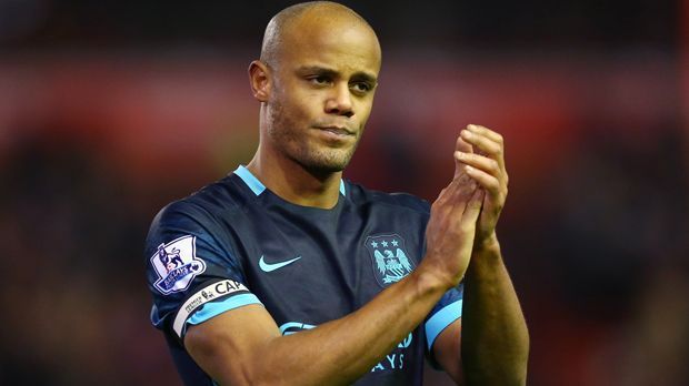 
                <strong>Innenverteidiger: Vincent Kompany</strong><br>
                Innenverteidiger: Vincent Kompany. Der 29-Jährige fehlte in der bisherigen Saison häufig verletzungsbedingt. Doch der Belgier ist ein wichtiger Führungsspieler im Team der "Skyblues". Auch über einen Wechsel Kompanys wurde in den englischen Zeitungen bereits spekuliert. Doch er gilt als eher unwahrscheinlich aufgrund der Erfahrung und der Defensivqualitäten des Belgiers.
              