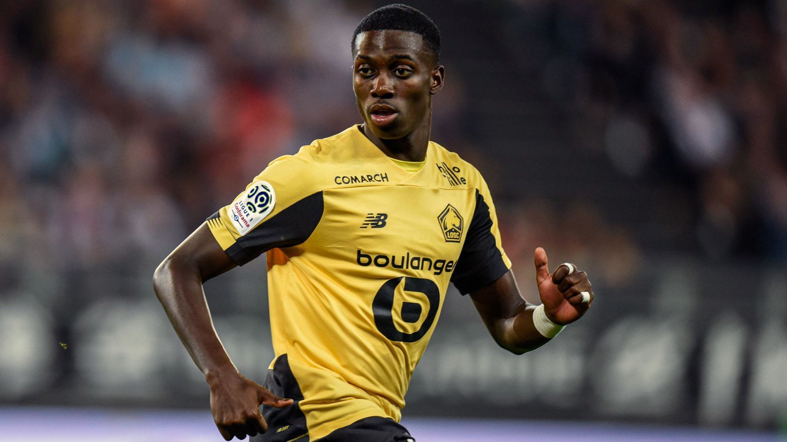 
                <strong>Timothy Weah (heute OSC Lille)</strong><br>
                Großer Name, große Karriere? Nicht unbedingt bei PSG! Dies musste zuletzt Timothy Weah, der Sohn des früheren Weltfußballers George Weah, erfahren. Das Talent durfte zwar unter Thomas Tuchel etwas reinschnuppern bei den Profis (sechs Einsätze, zwei Tore), doch vom großen Durchbruch war der heute 20-Jährige weit entfernt. Stattdessen wurde der US-Amerikaner mit Wurzeln in Liberia im Frühjahr 2019 an Celtic Glasgow verliehen. Nach einem halben Jahr kehrte Weah zurück zu PSG, aber nur, um endgültig seine Sachen zu packen. Er wechselte innerhalb Frankreichs zu Lille, das zehn Millionen Euro Ablöse bezahlt haben dürfte. Wegen einer langwierigen Muskelverletzung verpasste der Lille-Neuzugang fast die gesamte Saison, kam nur drei Mal zum Einsatz.
              