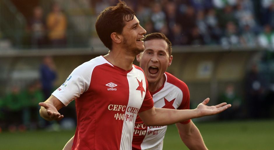 
                <strong>Tschechien: Slavia Prag</strong><br>
                In Tschechien holte Hauptstadt-Klub Slavia Prag erstmals seit 2009 wieder den nationalen Meistertitel - den erst vierten der Vereinsgeschichte. Ein 4:0-Sieg am letzten Spieltag gegen Zbrojovka Brünn brachte die endgültige Entscheidung. Einen besonders großen Anteil an diesem Titel haben die Torjäger Milan Skoda und Muris Mesanovic (re.). Skoda erzielte 15 Saisontore, ist damit auch Torschützenkönig. Mesanovic hat zwölf Tore auf dem Konto. Meistertrainer von Slavia Prag ist Jaroslav Silhavy.
              