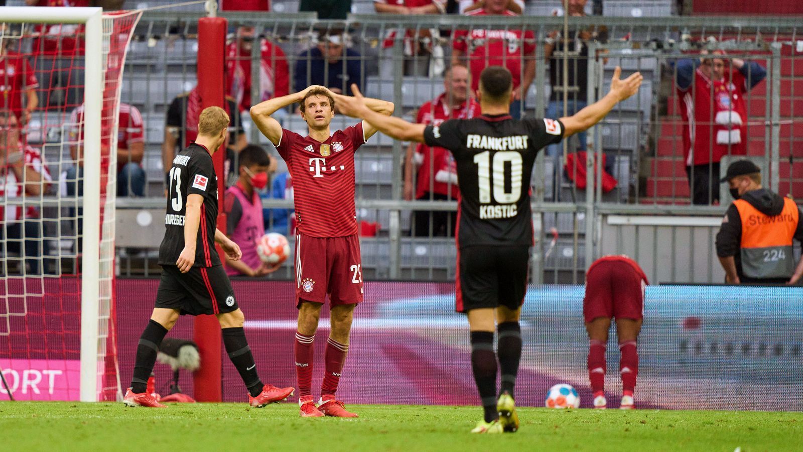
                <strong>Erste Niederlage gegen Eintracht Frankfurt</strong><br>
                Das 1:2 am siebten Bundesliga-Spieltag zuhause gegen Eintracht Frankfurt war die erste von insgesamt nur zehn Niederlagen für Nagelsmann in 84 Bayern-Pflichtspielen. Demgegenüber stehen 60 Pflichtspiel-Siege Nagelsmanns mit dem FC Bayern. 
              