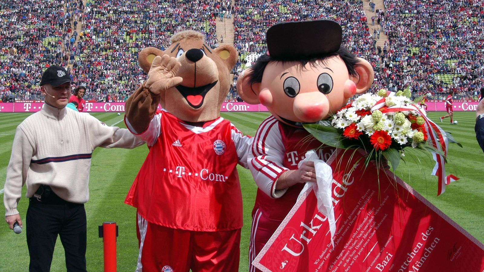 
                <strong>FC Bayern München: Die Maskottchen im Wandel der Zeit</strong><br>
                Als im Mai 2004 der FC Bayern aber in der Tabelle Werder Bremen hinterher hechelte, zogen die Verantwortlichen die Reißleine und präsentierten vor dem direkten Duell mit den Norddeutschen im Olympiastadion einen neuen Glücksbringer. Bazi wurde von Bär Berni abgelöst und von Stadionsprecher Stefan Lehmann in den (unfreiwilligen?) Ruhestand geschickt. Das Meisterschafts-Endspiel gegen Werder ging dennoch mit 1:3 verloren, kein guter Start für Berni.
              