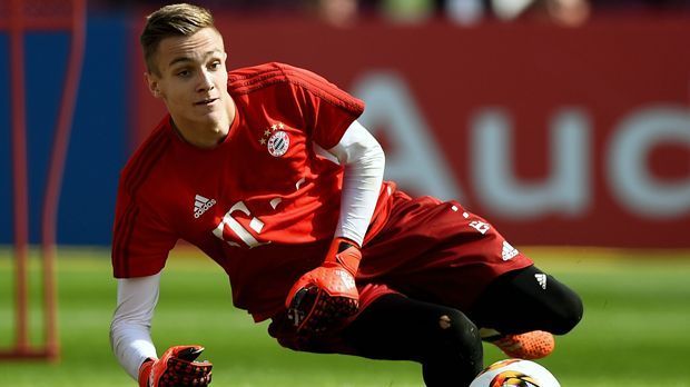 
                <strong>Christian Früchtl</strong><br>
                Das 17 Jahre alte Torwart-Talent Christan Früchtl wird nach dem Karriere-Ende von Tom Starke zur Nummer 3 beim FC Bayern befördert. Aber: Das Eigengewächs, das auch schon unter Pep Guardiola mit im Trainingslager war, wird beim Trainingsauftakt am 1. Juli ebenfalls fehlen. Nach einem Syndesmosebandriss ist der Teenager noch nicht endgültig wieder fit.
              