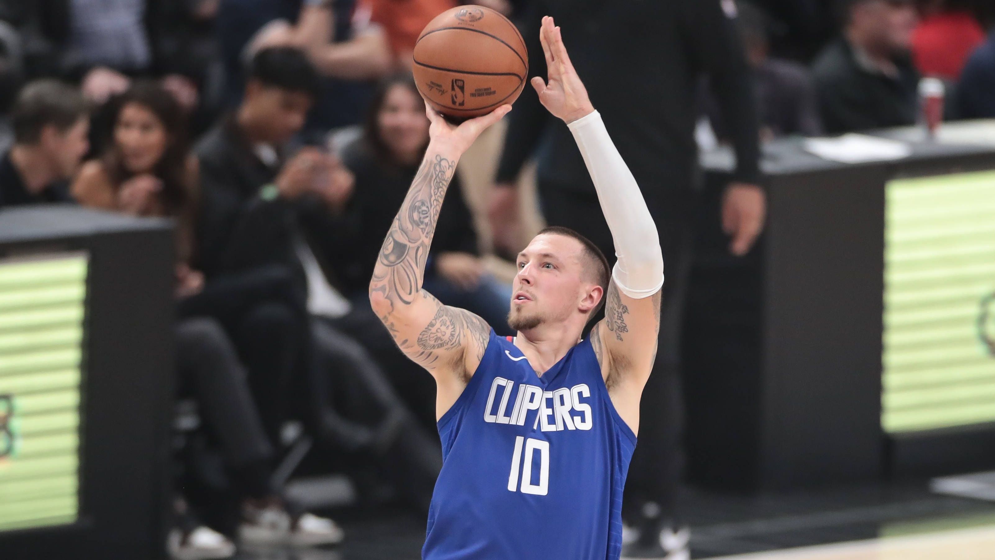 <strong>Daniel Theis (New Orleans Pelicans)</strong><br>In Los Angeles hatte sich Theis gut eingelebt, brachte gute Energie von der Bank und war auch für einige Punkte zu haben. 17 Minuten spielte er im Schnitt. Dennoch: In den Playoffs, als man in Runde 1 gegen die Dallas Mavericks ausschied, machte Theis nur ein Spiel. Deshalb kam in der Offseason der erneute Wechsel zu den New Orleans Pelicans - dort erhofft er sich mehr Spielzeit.