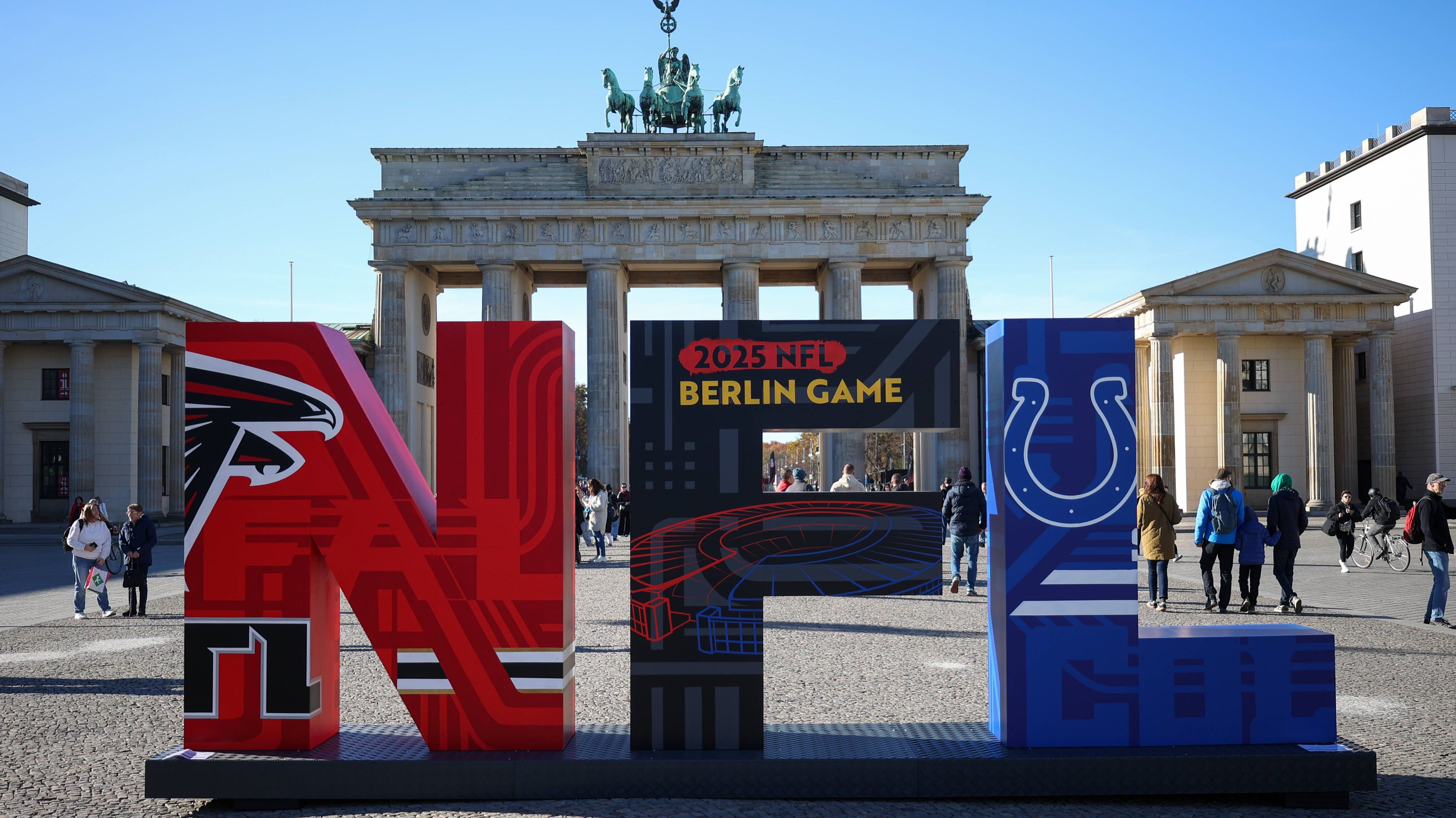 <strong>Preise beim Berlin Game</strong><br>In Berlin war das Bier beim NFL-Spiel ein Euro günstiger als in Madrid, kostete nur 8€. Dafür waren vor allem Snacks teilweise deutlich teuer.<br>Hier gibt es die<a href="https://www.ran.de/sports/american-football/nfl/galerien/nfl-so-teuer-sind-essen-und-getraenke-beim-nfl-spiel-in-berlin-598387"> Berlin-Galerie mit den Vergleichswerten</a>.