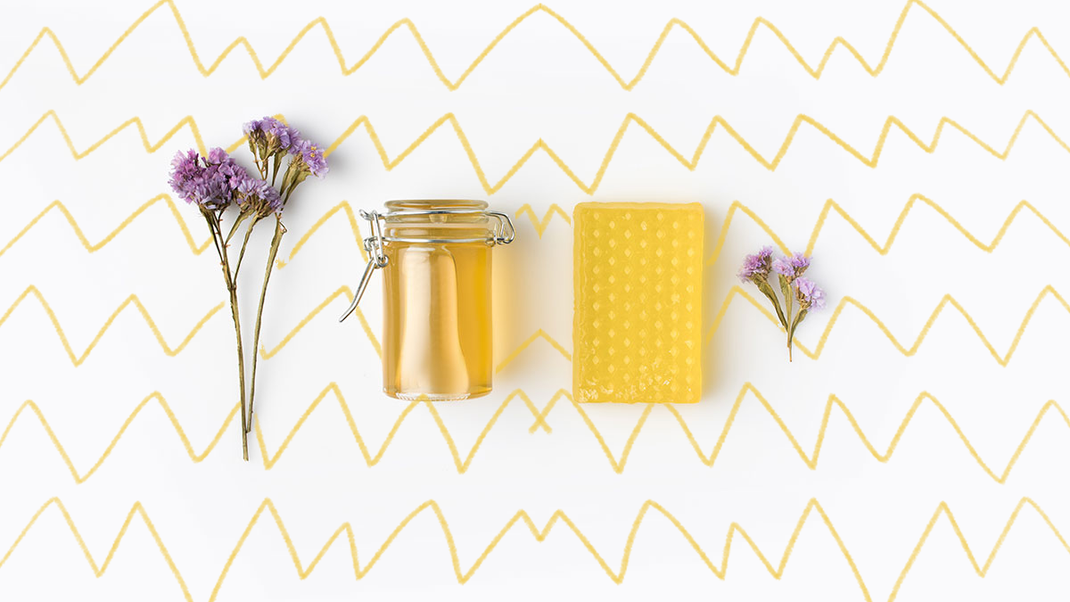 Honig ist bekanntlich ein wahres Beauty-Mittel und in fast jedem Haushalt zu finden! Kaufe deinen Honig im Glas und nicht in Plastik verpacken Tuben – denn damit schonst du die Umwelt und setzt auf Zero Waste! 