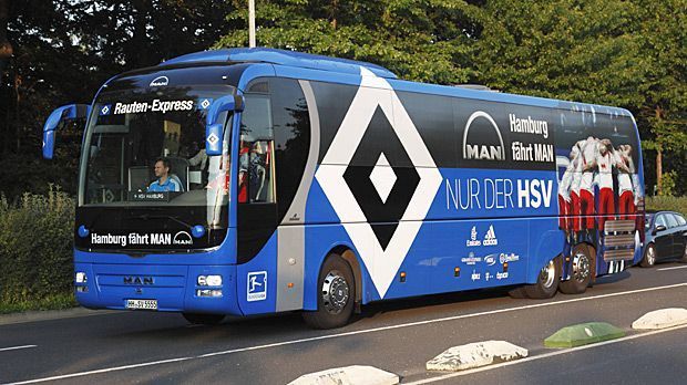 
                <strong>Hamburger SV</strong><br>
                Hamburger SV: Seit dieser Saison fährt der Bundesliga-Dino MAN. Mit einer spektakulären PR-Kampagne startete das Projekt: Fans konnten über den Spruch auf dem Fahrzeug abstimmen. Gewonnen hat der Klub-Slogan "Nur der HSV".
              