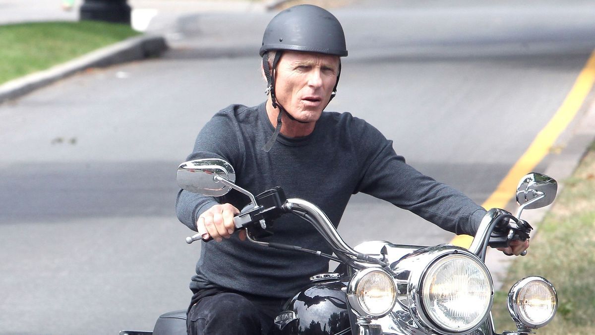 Ed Harris auf dem Motorrad bei den Dreharbeiten zu seinem neuen Film "Cymbeline" in New York, NY am 26. August 2013.