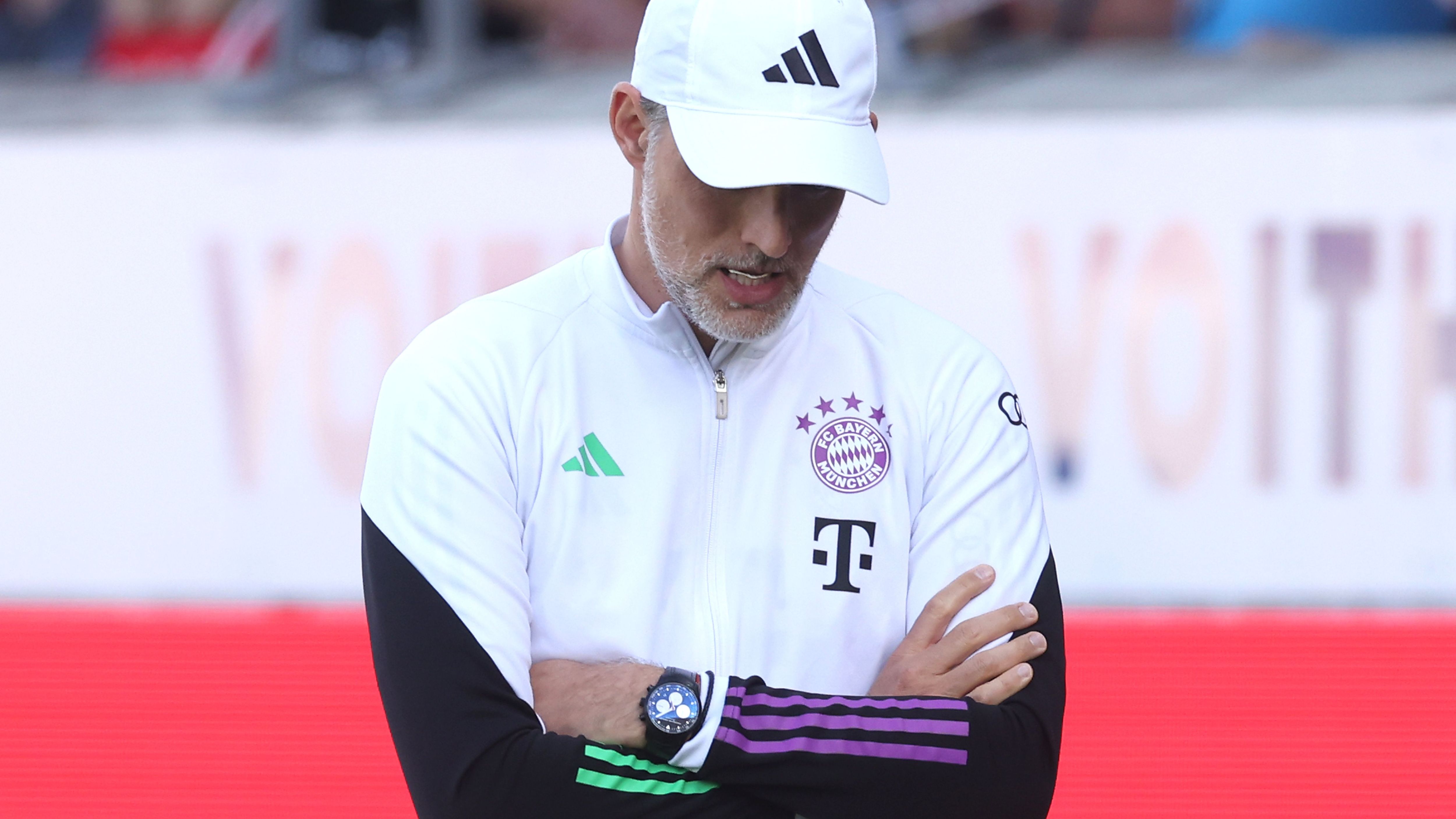 <strong>Tuchels vorzeitiger Bayern-Abschied schon früh fix</strong><br>Wenige Wochen darauf war das Aus von Tuchel zum Saisonende jedoch beschlossene Sache - ein Jahr vor Vertragsende. Allerdings wurde die Trennung mit dem unbefriedigenden sportlichen Trend erklärt. Hamann dürfte sich dennoch bestätigt fühlen.