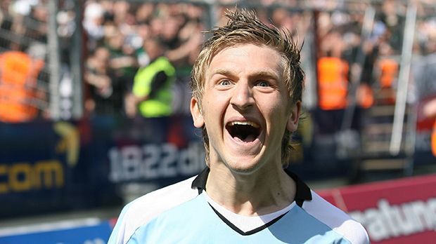 
                <strong>Marko Marin (EM 2008)</strong><br>
                Marko Marin (EM 2008): 2008 galt der damals 19-Jährige als eines der größten deutschen Fußballtalente. In 31 Zweitligaspielen für Borussia Mönchengladbach erzielte Marin in der Saison 2007/2008 vier Tore und legt 13 weitere vor. Löw nahm ihn trotzdem nicht zur EM mit. Im Anschluss ging es sportlich für ihn nur noch bergab. 
              