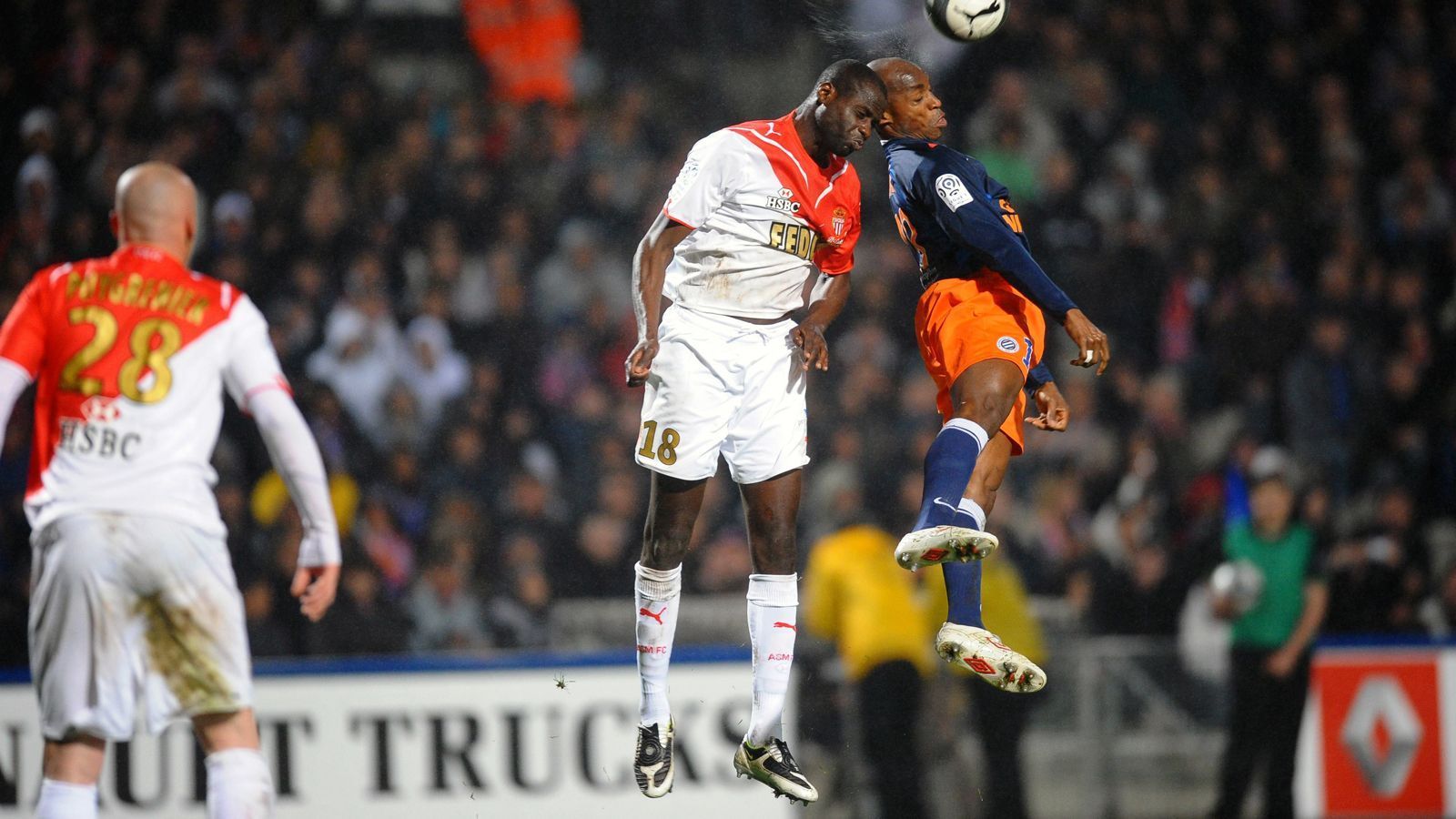 
                <strong>AS Monaco - HSC Montpellier (November 2009)</strong><br>
                Die (Schweine-) Grippe grassierte zuvor bereits im November 2009, als Montpellier in der Ligue 1 das Auswärtsspiel bei der AS Monaco vor der Brust hatte. Auflaufen konnten bzw. mussten die Teams letztlich doch nicht zum angedachten Spieltermin. Weil sich drei Spieler der Gäste mit der Schweinegrippe infiziert hatten, wurde die Begegnung vertagt.
              