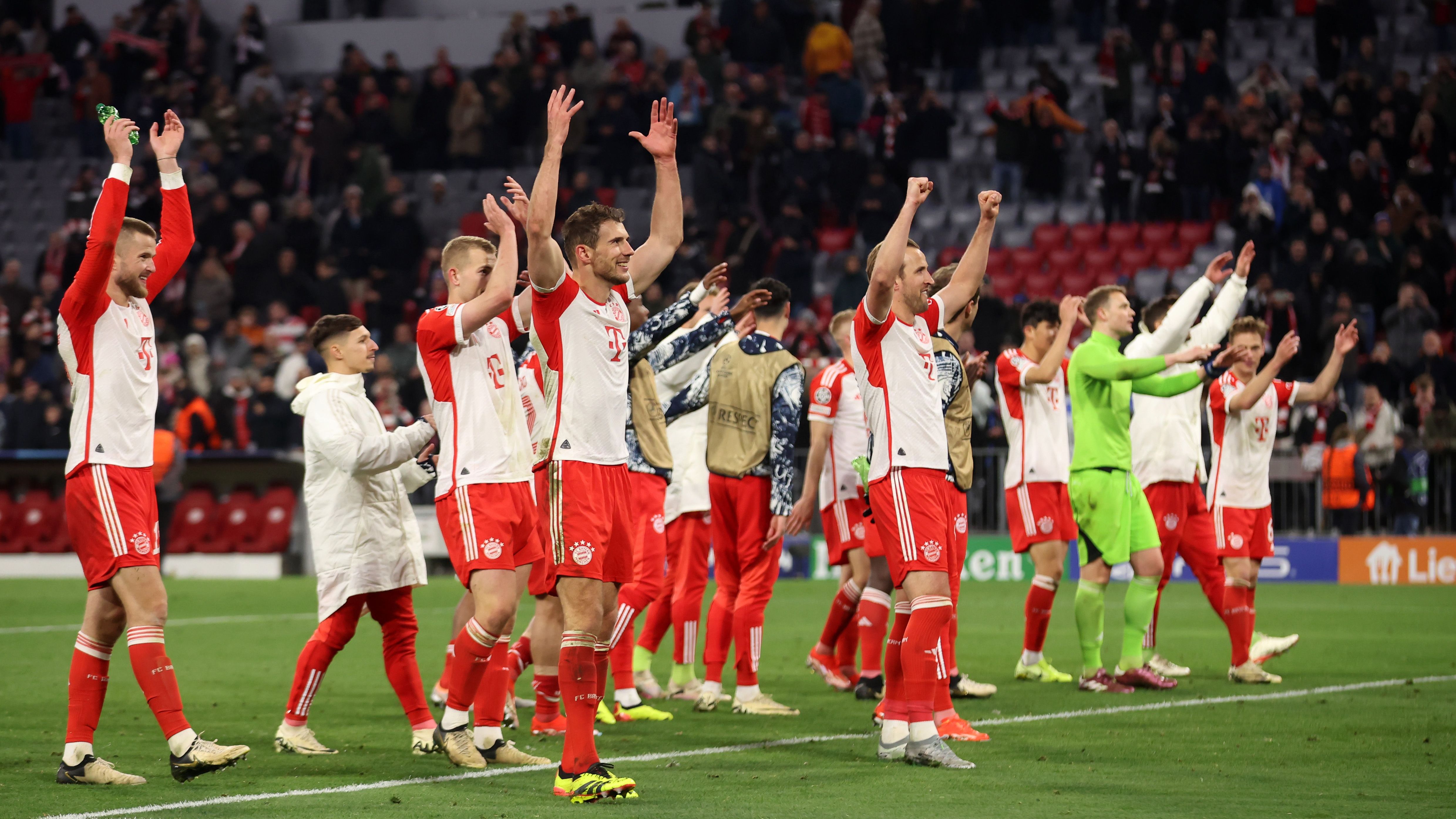 <strong>FC Bayern: Gewinner und Verlierer im Kader</strong><br>Der FC Bayern München steht im Halbfinale der Champions League. Nach der schwachen nationalen Saison steht dennoch fest: Im Kader wird einiges passieren. Seit Max Eberl da ist, steht jeder Spieler besonders unter Beobachtung. <em><strong>ran</strong></em> zeigt die Gewinner und Verlierer des alles überstrahlenden Halbfinaleinzugs der Bayern.