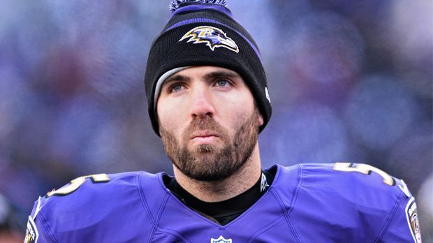 
                <strong>Joe Flacco (Baltimore Ravens)</strong><br>
                Platz 4: Joe Flacco (31) war lange auf Rang 1, wurde dann aber noch von zwei Quarterbacks aufgrund derer neuen Verträge überholt. Er verdient bei den Baltimore Ravens in diesem Jahr 22,1 Millionen Dollar. Die Ravens wissen anscheinend ganz genau, was sie an ihrem Quarterback haben.
              