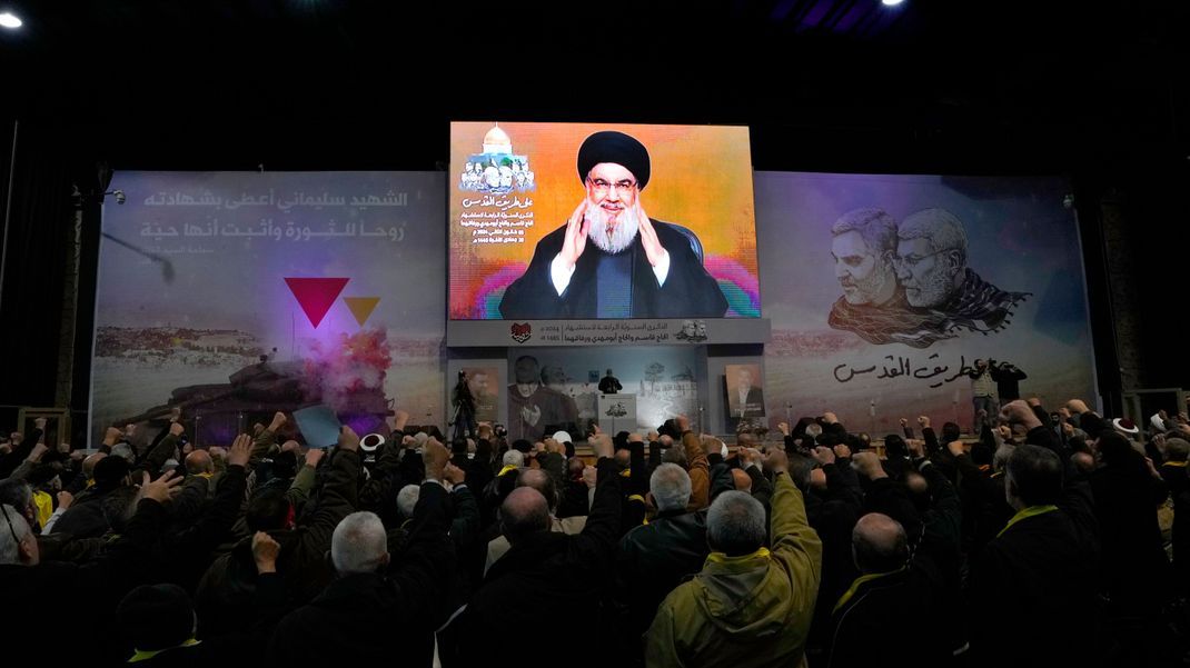 Hassan Nasrallah, Hisbollah-Führer, macht Israel für die Tötung al-Aruris verantwortlich.