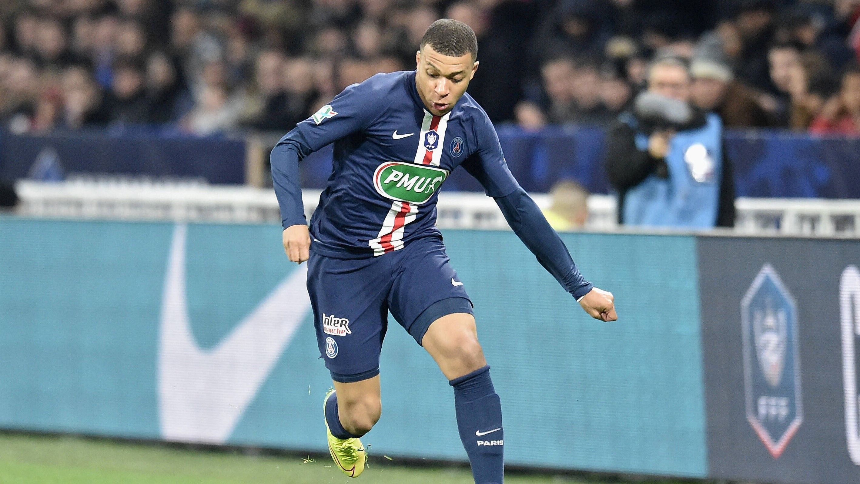 
                <strong>10. Kylian Mbappe (Paris Saint-Germain)</strong><br>
                26,7 Millionen Euro pro Jahr
              
