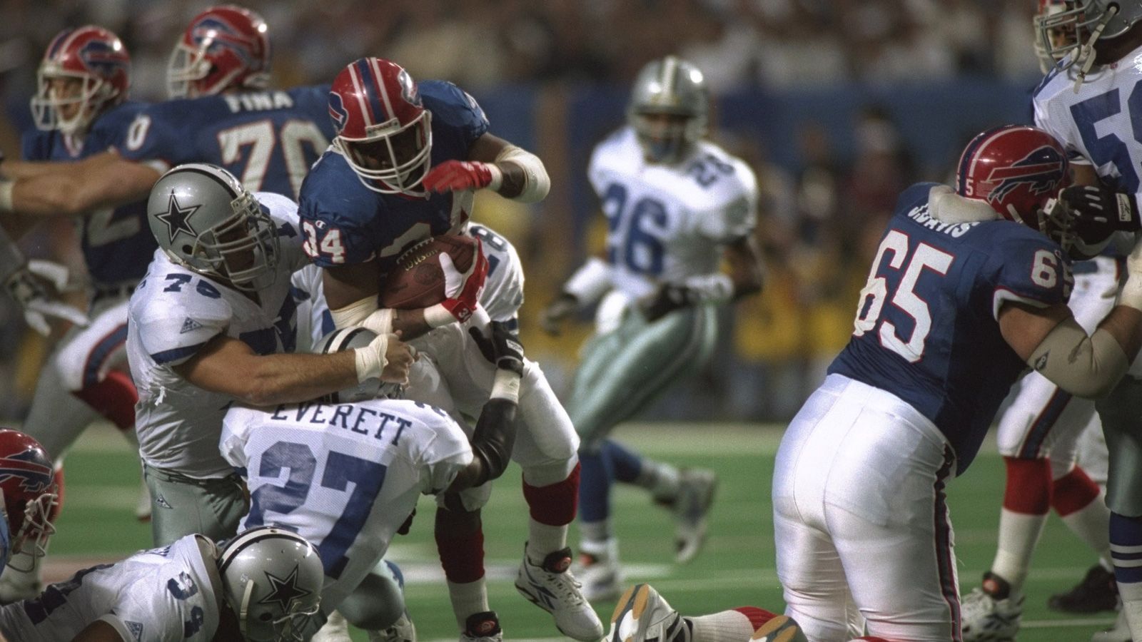 
                <strong>Super Bowl XXVIII: Dallas Cowboys vs. Buffalo Bills </strong><br>
                Die Bills waren offensichtlich Experten darin, nur dann zu gewinnen, wenn es nicht um sonderlich viel ging. Das Spiel in der Regular Season gewannen sie mit 13:10 gegen die Dallas Cowboys, im 28. Super Bowl im Januar 1994 verloren sie mit 13:30.
              