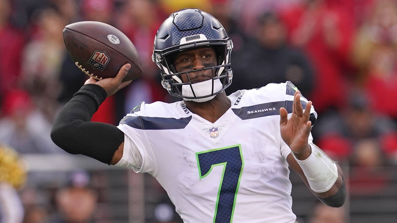 
                <strong>Geno Smith (Seattle Seahawks)</strong><br>
                &#x2022; <strong>West Virginia University</strong>: Multidisziplinäre Studiengänge (Bachelor)<br>
              